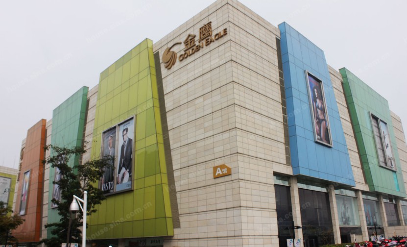 镇巴金鹰奥莱城
